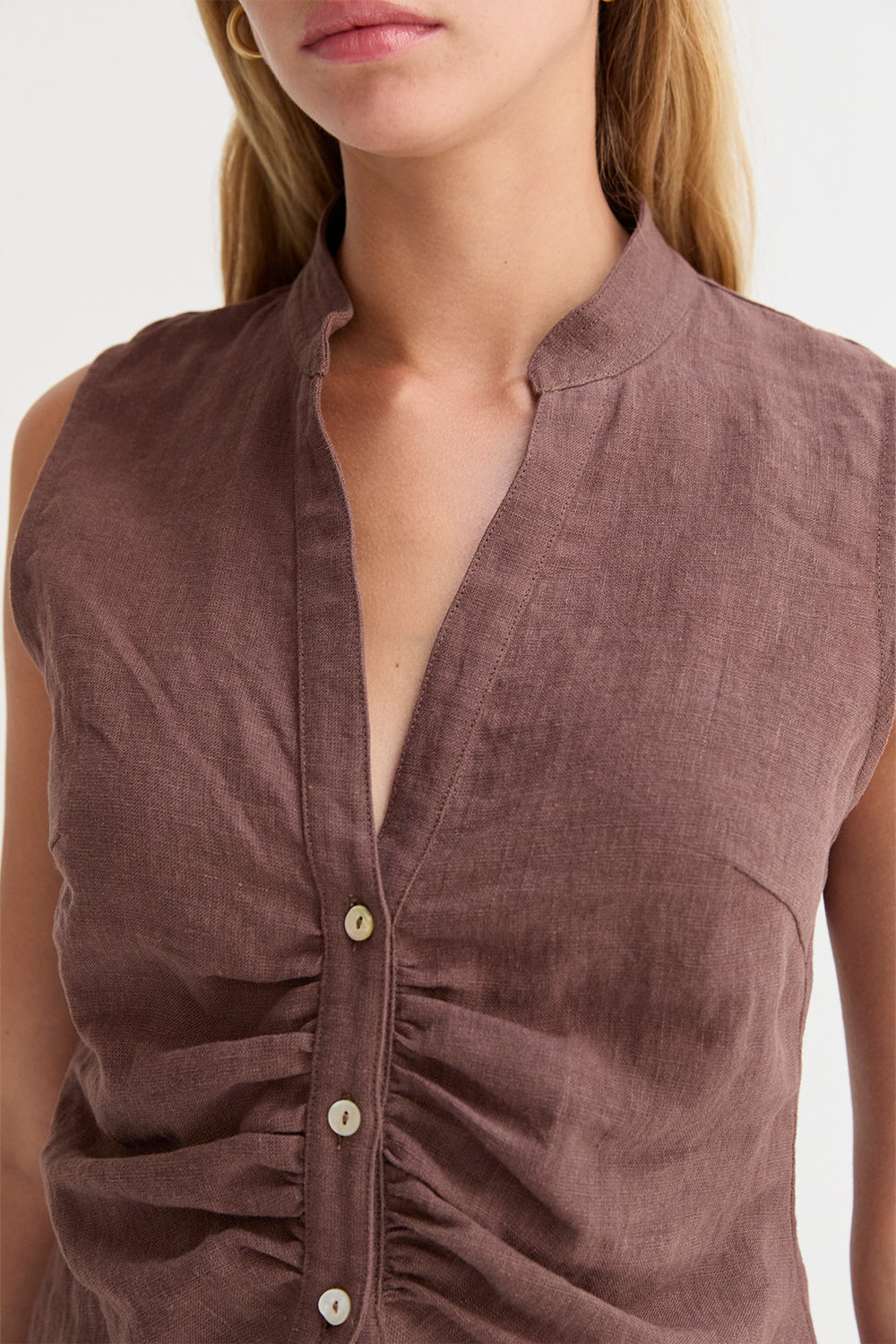 Jaylin Sleeveless Mandarin Collar Linen Blouse